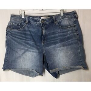 Torrid Denim Blue Jean Shorts 22 Plus Woman’s Light Faded Rolled Hem Ladies